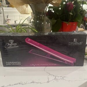Pink Hair Straightener with Ceramic Plates